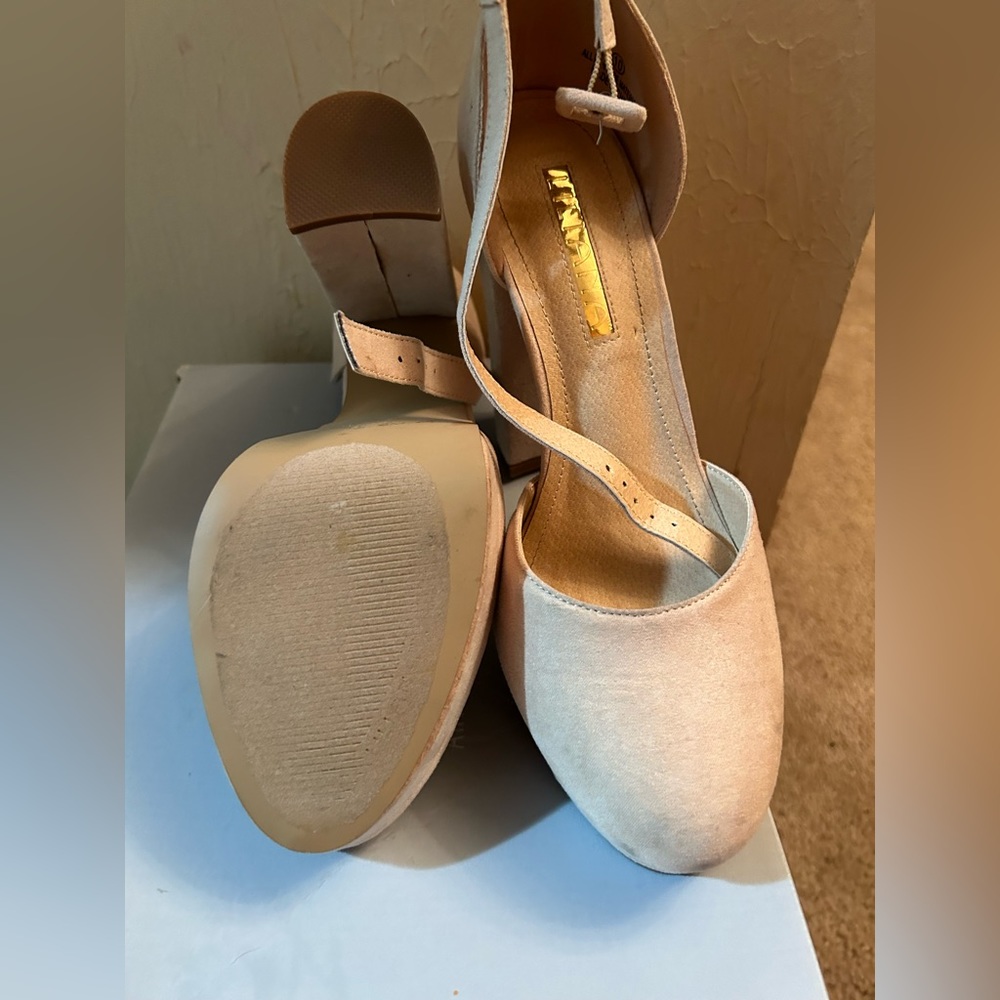 Heels - Picture 2 of 2